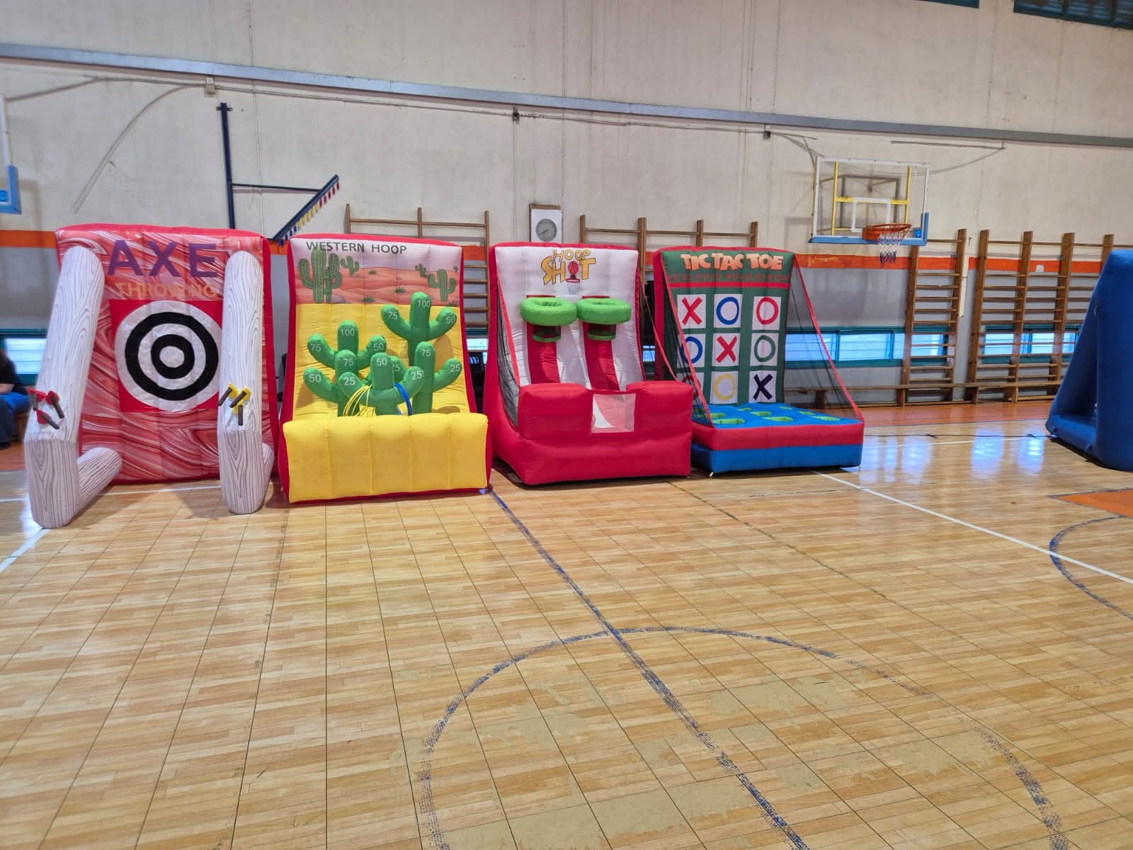  מתנפחי משחק , משחקי רצפה , מוסיקה טובה ובובת ענק מפתיעה במיוחד