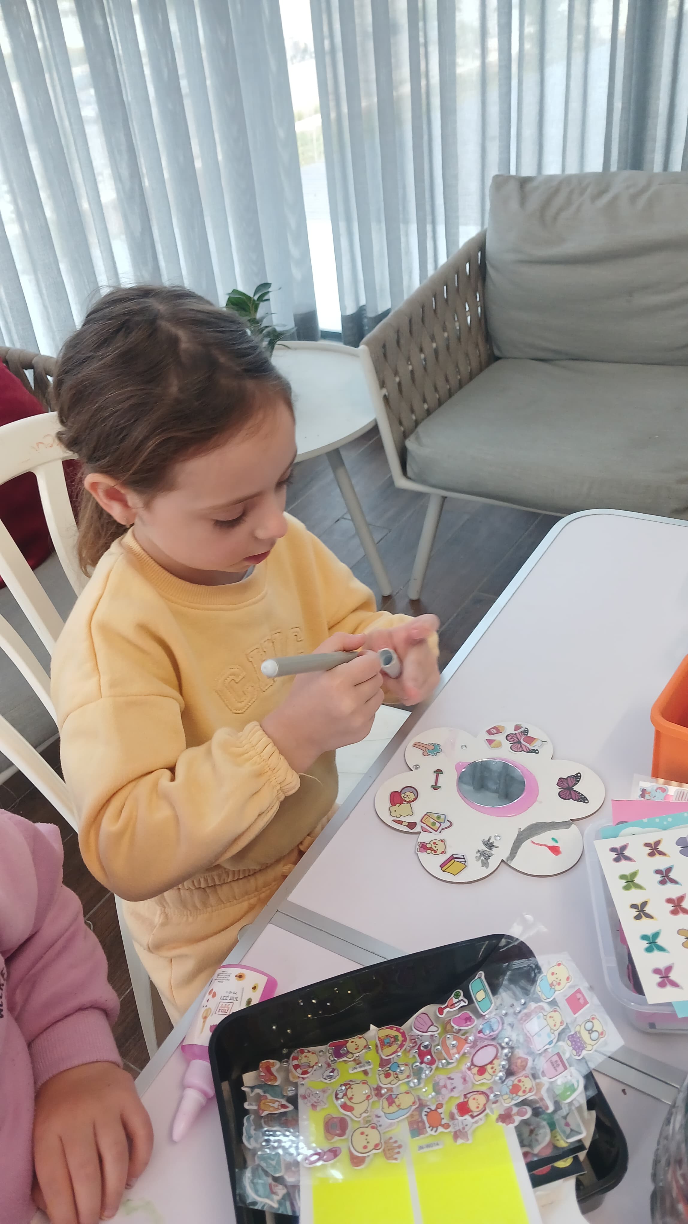 סדנאות יצירה בשיטת חוכמת האף האדום ®